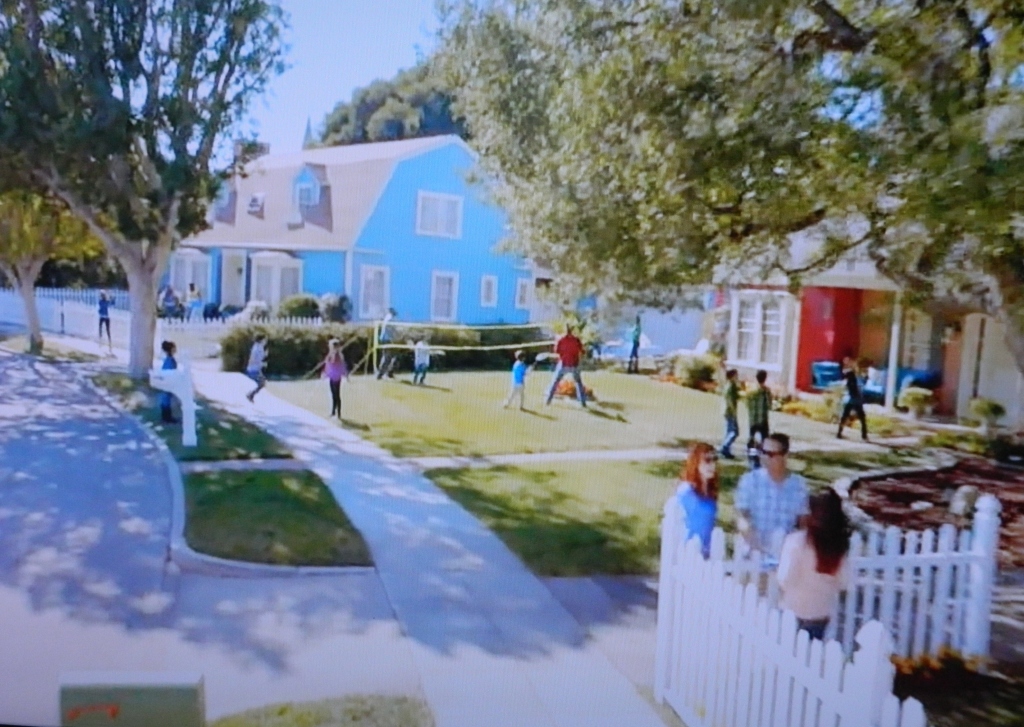 TV houses - Lowe's TV Commercial