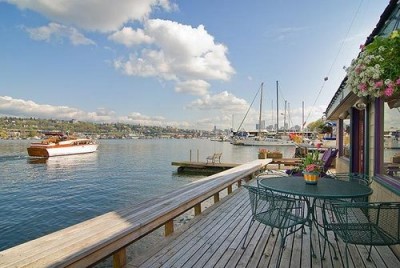 Sleepless In Seattle Houseboat on Lake Union
