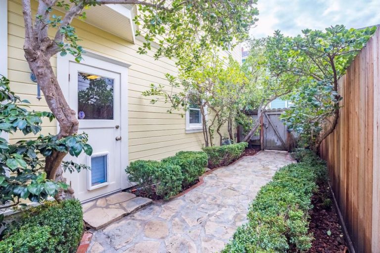 A Sweet Victorian Yellow House The "Daffodil"