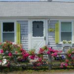 tiny cottage in Yarmouth Ma is a cape cod cutie